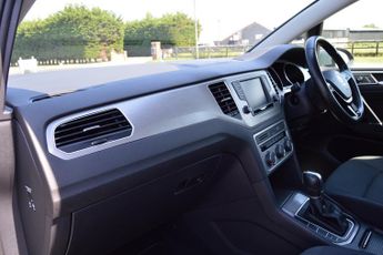 VOLKSWAGEN GOLF SV 1.4 TSI BlueMotion Tech SE