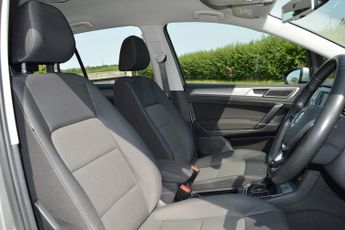 VOLKSWAGEN GOLF SV 1.4 TSI BlueMotion Tech SE