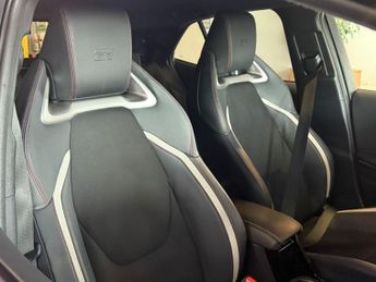 TOYOTA COROLLA 2.0 VVT-h GR SPORT