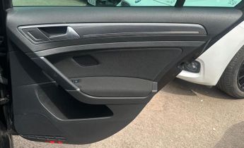 VOLKSWAGEN GOLF 2.0 TDI R-Line DSG Euro 6 (s/s) 5dr