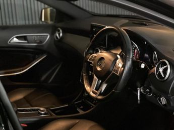 MERCEDES-BENZ GLA 2.1 GLA220d AMG Line (Premium Plus) 7G-DCT 4MATIC Euro 6 (s/s) 5