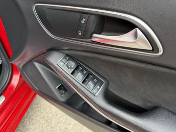 MERCEDES-BENZ CLA 2.1 CLA220d AMG Sport