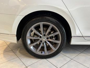 VOLKSWAGEN PASSAT 2.0 TDI BlueMotion Tech R-Line