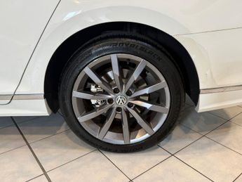 VOLKSWAGEN PASSAT 2.0 TDI BlueMotion Tech R-Line