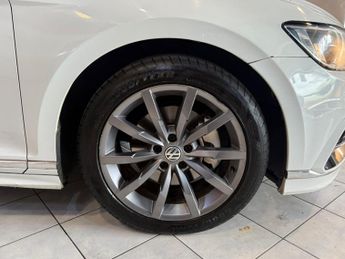 VOLKSWAGEN PASSAT 2.0 TDI BlueMotion Tech R-Line