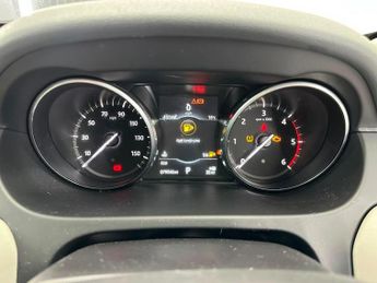 LAND ROVER DISCOVERY SPORT 2.0 TD4 HSE Auto 4WD Euro 6 (s/s) 5dr