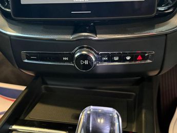 VOLVO XC60 2.0 Black Edition Plus T6 AWD (350 hp)