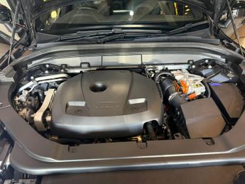 VOLVO XC60 2.0 Black Edition Plus T6 AWD (350 hp)