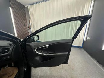VOLVO V40 1.6 D2 R-Design Euro 5 (s/s) 5dr