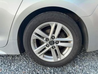 TOYOTA COROLLA 1.8 VVT-h Icon Touring Sports CVT Euro 6 (s/s) 5dr
