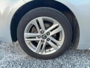 TOYOTA COROLLA 1.8 VVT-h Icon Touring Sports CVT Euro 6 (s/s) 5dr