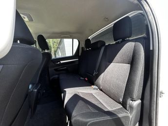 TOYOTA HILUX 2.4 D-4D Invincible