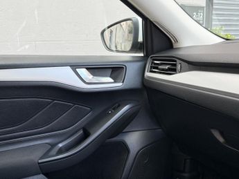 FORD FOCUS 1.5 EcoBlue Zetec