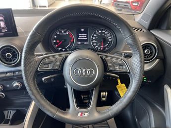 AUDI Q2 2.0 TFSI S line