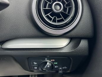 AUDI A3 1.6 TDI 30 Black Edition