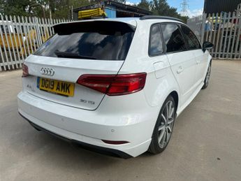 AUDI A3 1.6 TDI 30 Black Edition