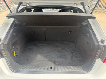 AUDI A3 1.6 TDI 30 Black Edition