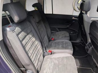 VOLKSWAGEN TOURAN 2.0 TDI BlueMotion Tech SE Family DSG Euro 6 (s/s) 5dr