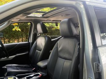 NISSAN NAVARA 2.3 dCi Tekna