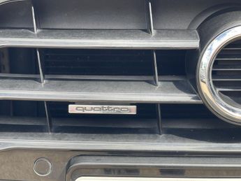 AUDI A4 2.0 TDI S line