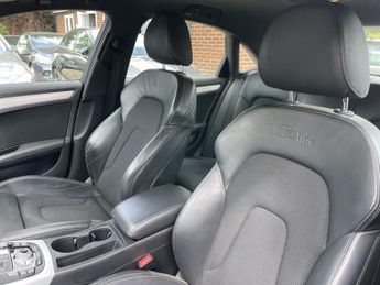 AUDI A4 2.0 TDI S line