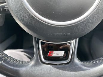AUDI A4 2.0 TDI S line