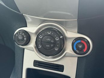FORD FIESTA 1.25 Zetec 5dr