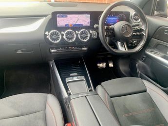 MERCEDES-BENZ GLA 1.3 GLA200h MHEV AMG Line