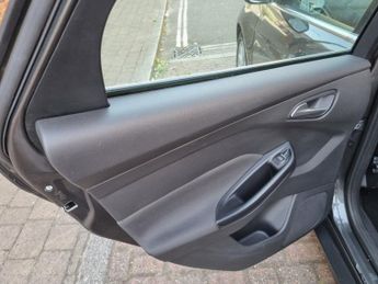 FORD FOCUS 1.0 T EcoBoost Titanium