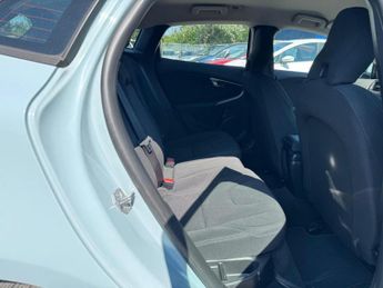 VOLVO V40 2.0 D4 Momentum Nav Plus Auto Euro 6 (s/s) 5dr