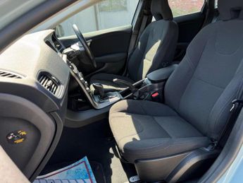 VOLVO V40 2.0 D4 Momentum Nav Plus Auto Euro 6 (s/s) 5dr