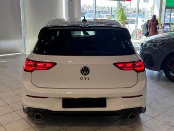 VOLKSWAGEN GOLF 2.0 TSI GTI