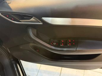 AUDI Q3 2.0 TDI S line Edition