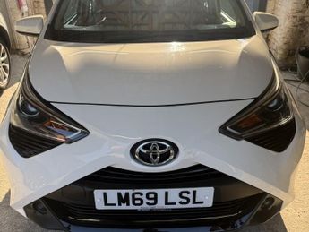 TOYOTA AYGO 1.0 VVT-i x-play