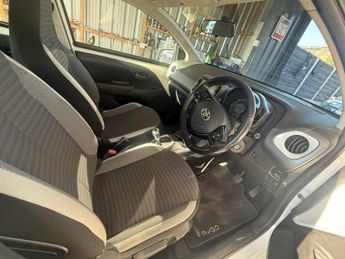 TOYOTA AYGO 1.0 VVT-i x-play