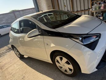 TOYOTA AYGO 1.0 VVT-i x-play