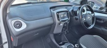 TOYOTA AYGO 1.0 VVT-i x-play
