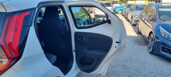 TOYOTA AYGO 1.0 VVT-i x-play