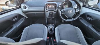 TOYOTA AYGO 1.0 VVT-i x-play