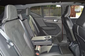 VOLVO XC40 2.0 R-Design Pro T4