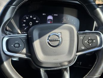 VOLVO XC40 2.0 R-Design Pro T4