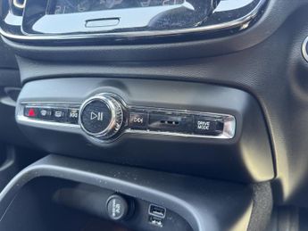 VOLVO XC40 2.0 R-Design Pro T4