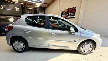 PEUGEOT 207 1.4 m:play