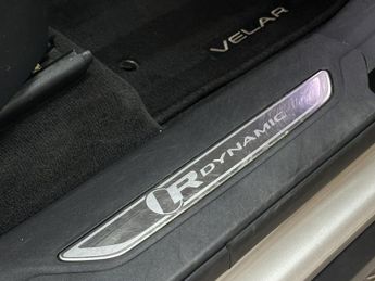 LAND ROVER RANGE ROVER VELAR 2.0 D180 R-Dynamic SE