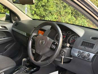 VAUXHALL ASTRA 1.8i 16v Design 5dr