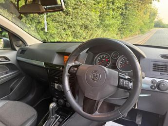 VAUXHALL ASTRA 1.8i 16v Design 5dr