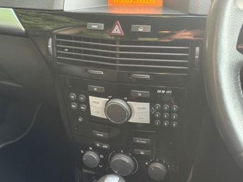 VAUXHALL ASTRA 1.8i 16v Design 5dr