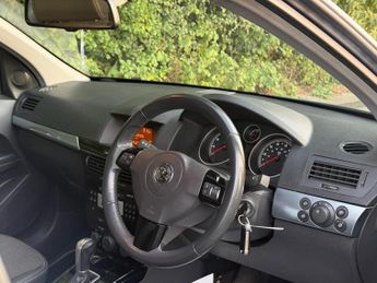 VAUXHALL ASTRA 1.8i 16v Design 5dr