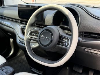 FIAT 500E 42kw 118hp Electric La Prima