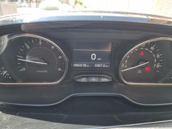 PEUGEOT 2008 1.6 BlueHDi Allure